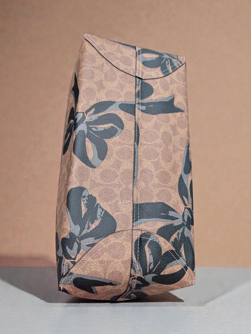 Coach Reversible City Tote Bag in Signature Canvas with Bow Print (NWT) - Picture 6 of 9